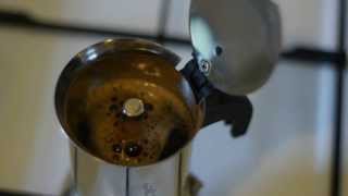 How to use a stovetop espresso maker  moka pot ideally [upl. by Salta]