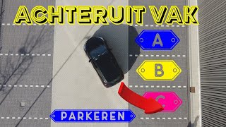 ACHTERUIT INPARKEREN IN EEN VAK [upl. by Bohlin]