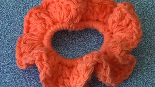 How to crochet a Scrunchie super easy [upl. by Aralomo970]